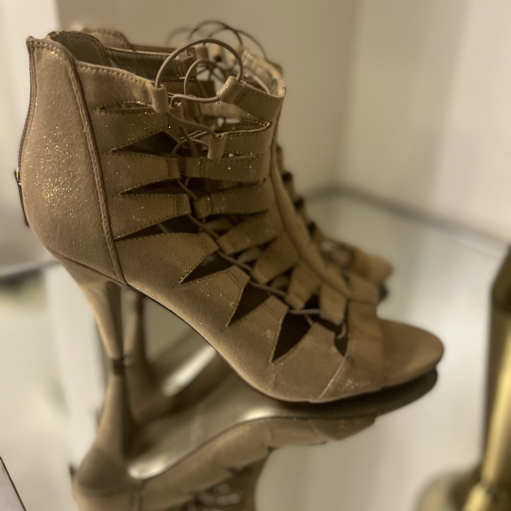 Gently used heels 😍